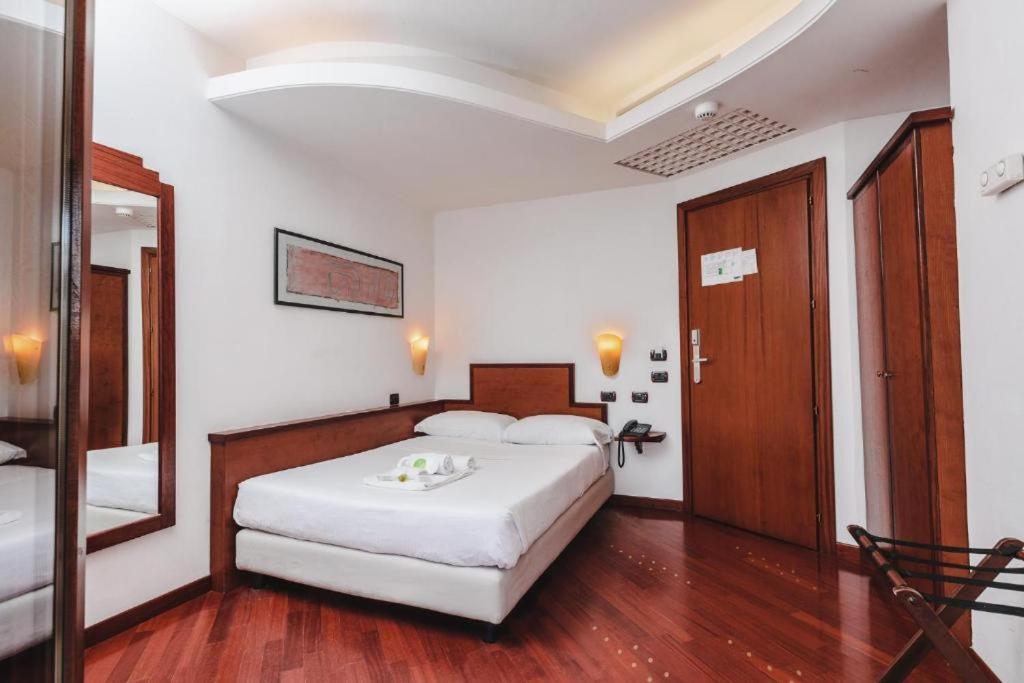 Hotel Carlo Felice Sassari Dış mekan fotoğraf